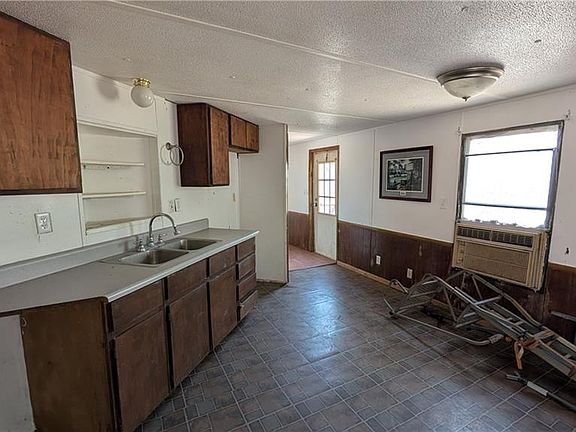 3rd image of 441 Reddie Rd