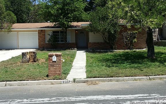2nd image of 4507 Hollyridge Dr