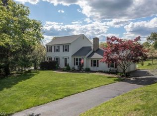 2 Grace Dr, Annandale, NJ 08801
