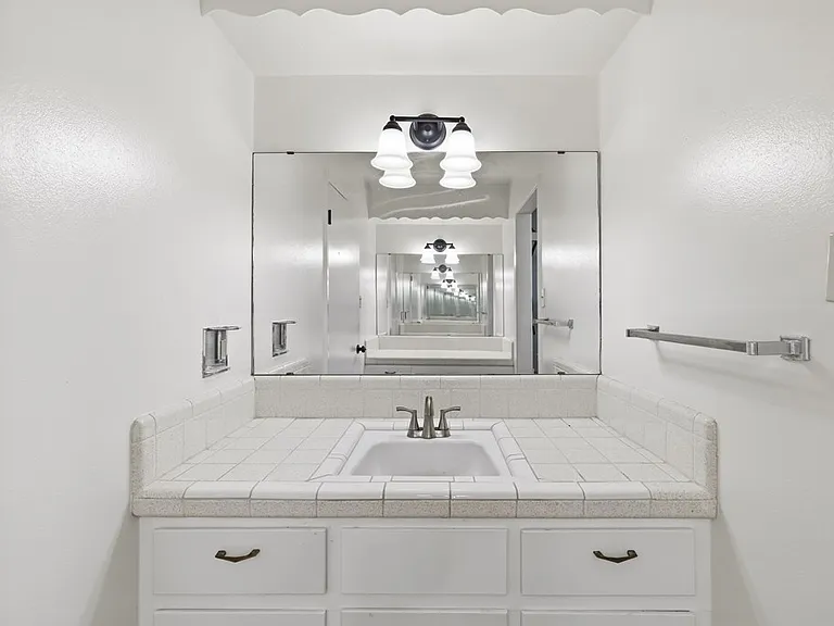 301 N Manor Dr #B — Photo 14