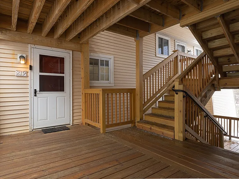 219 Fox Run Ln — Photo 4