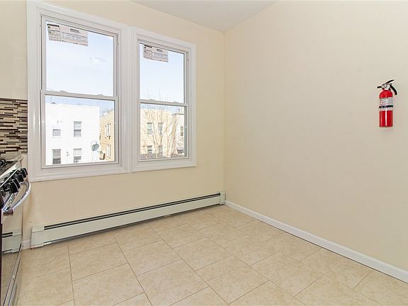 4th image of 208 Clendenny Ave