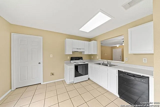 9727 Green Plain Dr — Photo 7