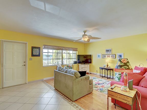 5th image of 930 SE 9th Ave APT 17