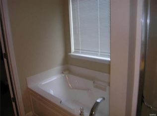 204 Berry Manor Cir, Saint Peters, MO 63376