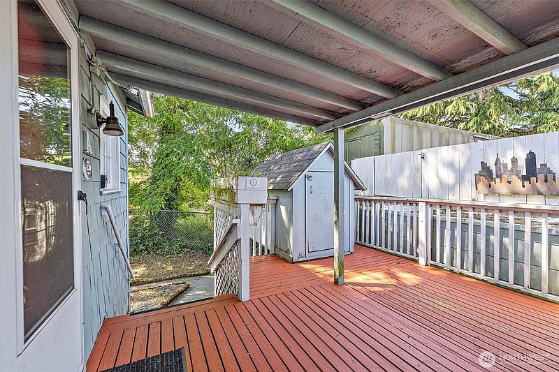 5th image of 10346 Midvale Avenue N