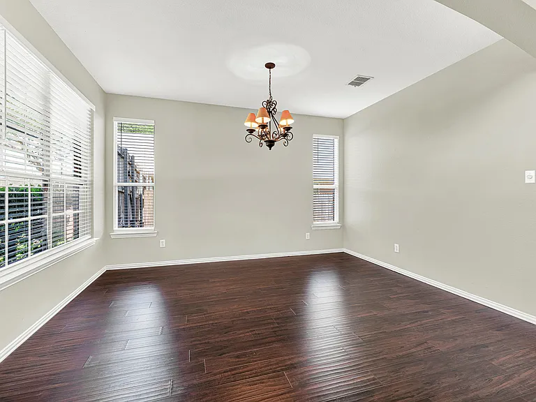 4450 Sharpsburg Dr — Photo 9