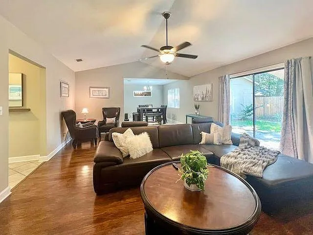 289 Honeysuckle Way — Photo 4