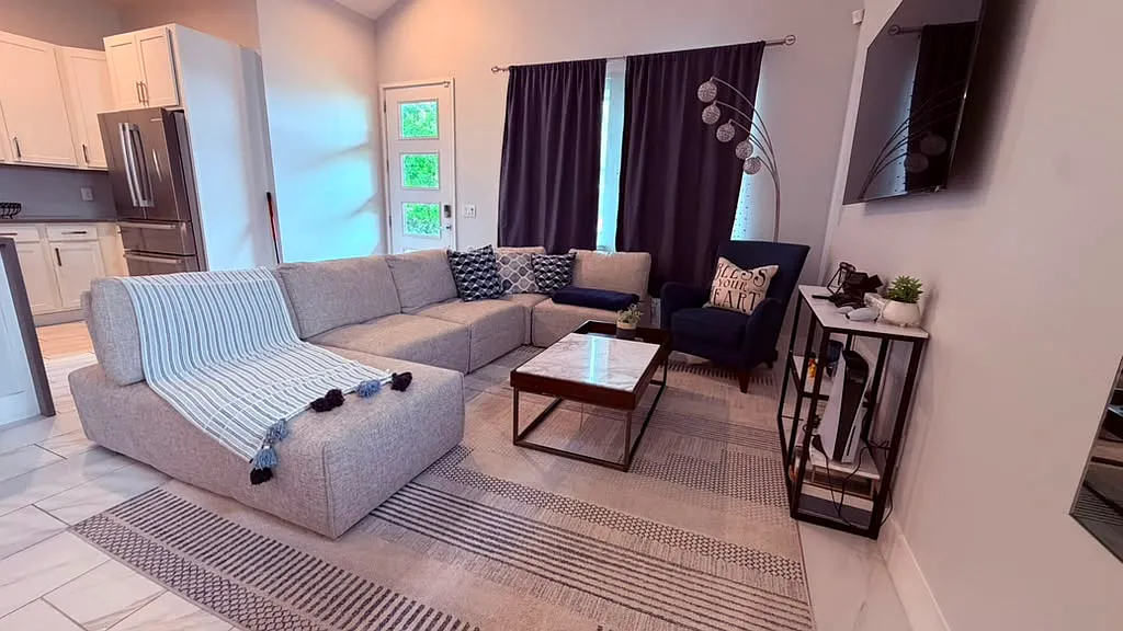 3 bed, 2029 sqft, $4,500 — Photo 1