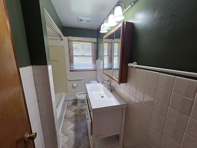219 Sunset Dr — Photo 5