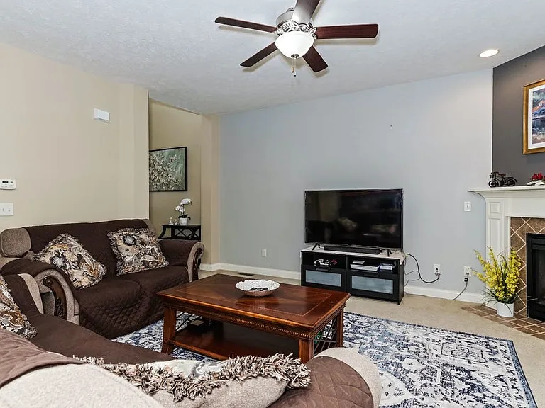 1031 Homestead Dr — Photo 6