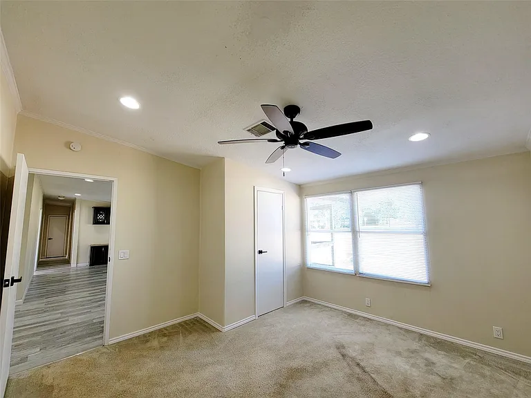 305 Paddock St #7 — Photo 16