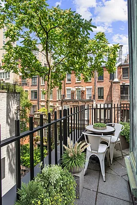 Sold by Douglas Elliman | media 4