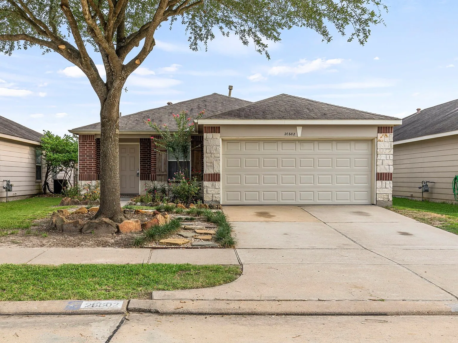 3 bed, 2.0 bath, 1609 sqft, $2,200 — Photo 1