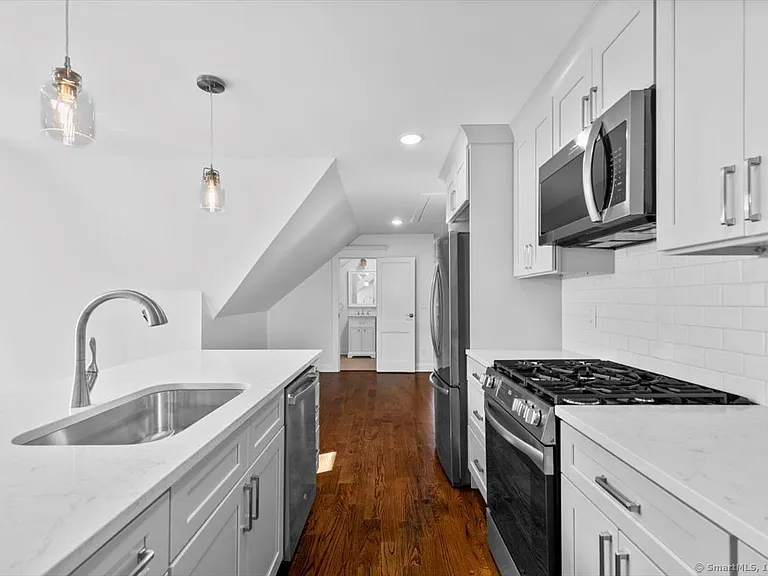 954 Elm St #3 — Photo 2