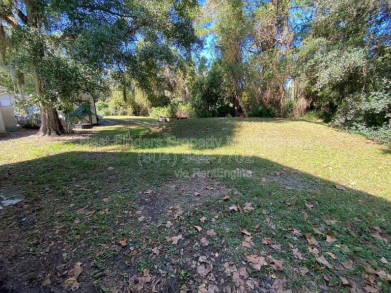 908 Helen St — Photo 19