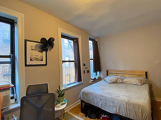 4th image of 240 E 13th St APT 12