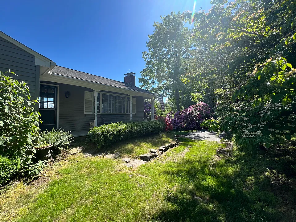 123 Looking Glass Hill Rd