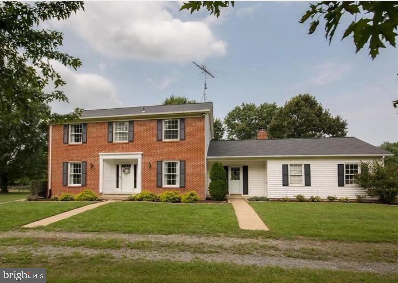 18825 Airmont Rd photo 1