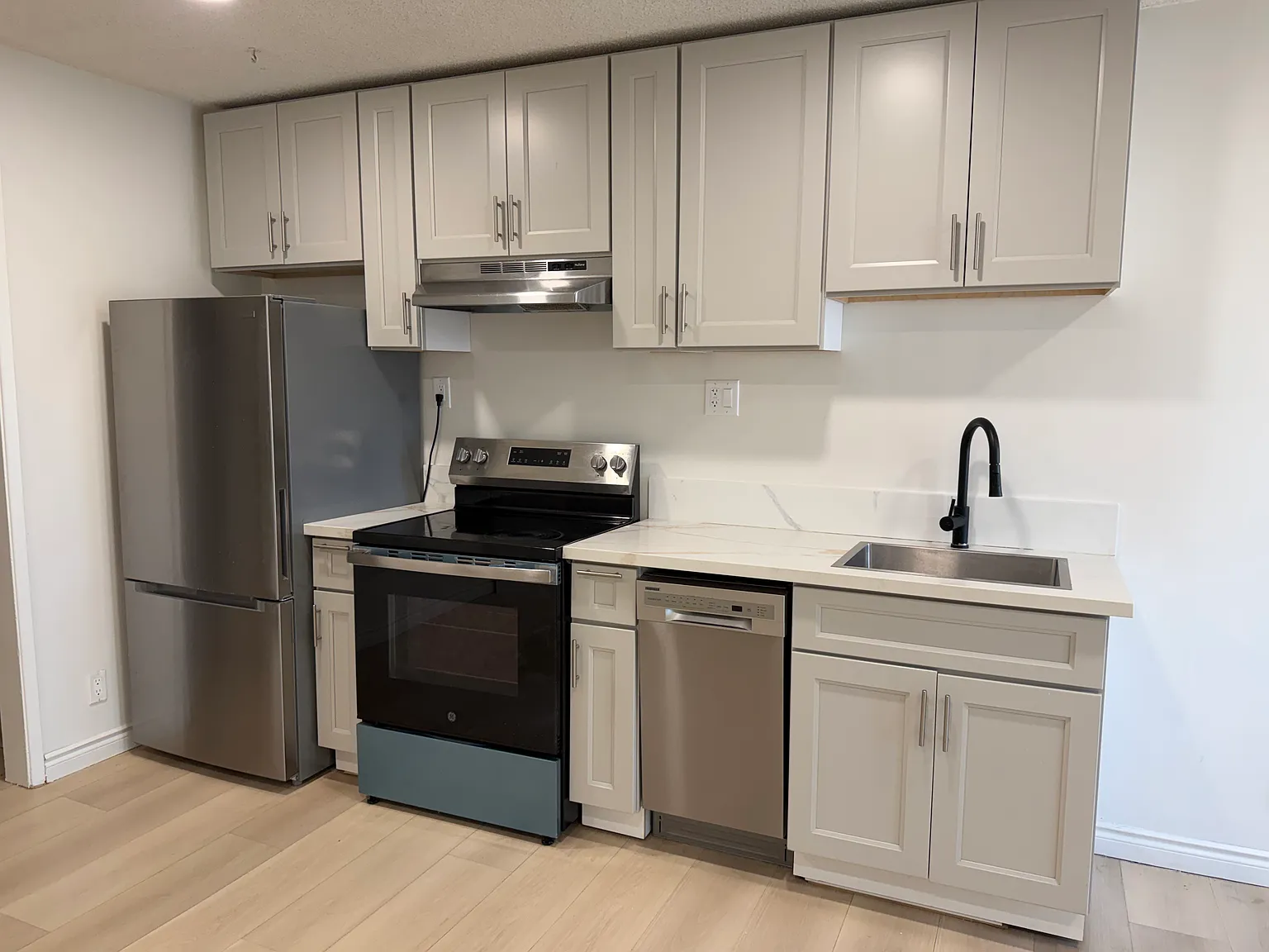 701 S Grevillea Ave — Photo 3