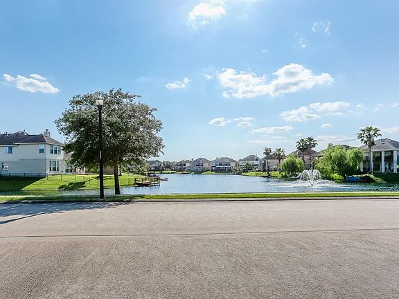 2nd image of 2831 Lake Shore Harbour Dr