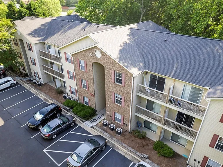 Stoney Ridge Luxury Apartments — Photo 11