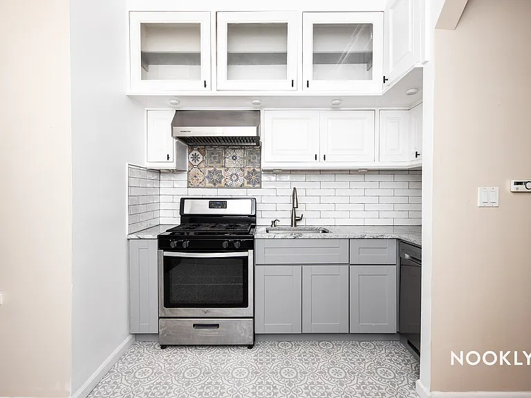 275 Irving Ave #3 — Photo 12