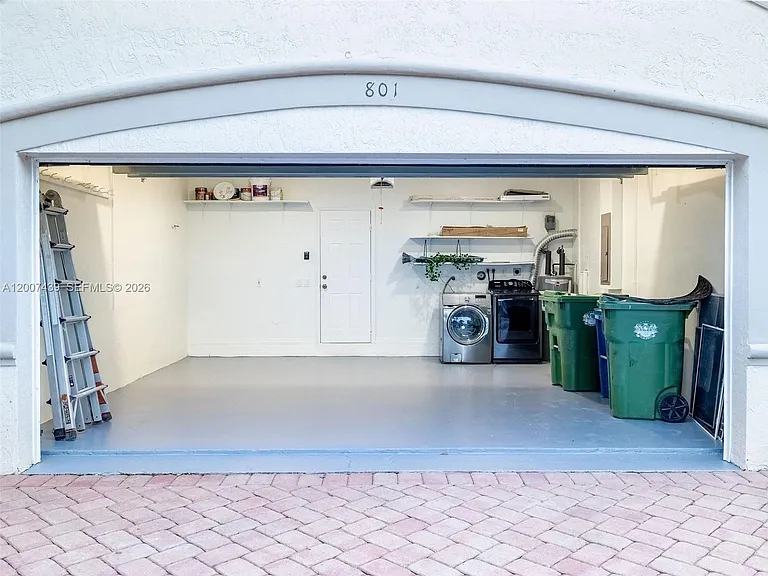 801 Tanglewood Cir — Photo 59
