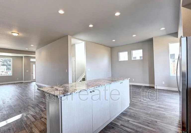 1433 S Kenton St — Photo 12