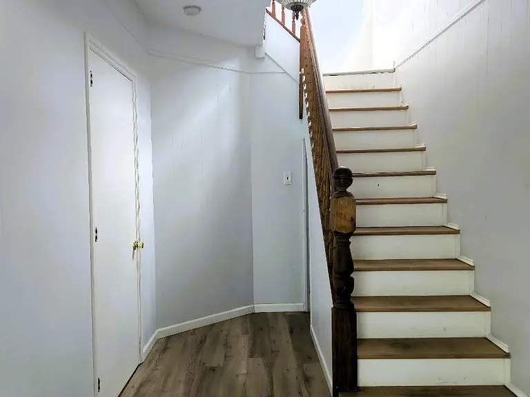 592 Forest St #1 — Photo 5