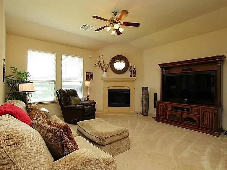 18907 Cove Pointe Dr — Photo 10