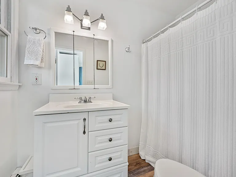 75 Bryan Rd — Photo 19