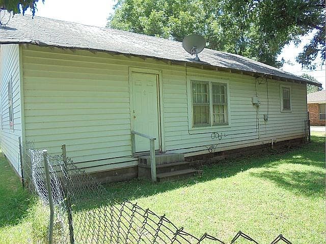 2nd image of 706 W Chickasaw St