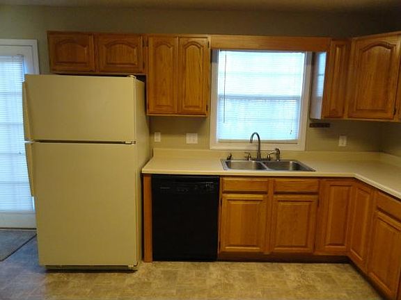 3rd image of 105 Glenstone Ct