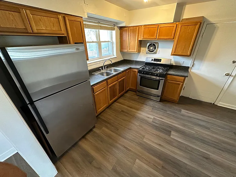2402 Annette St — Photo 4