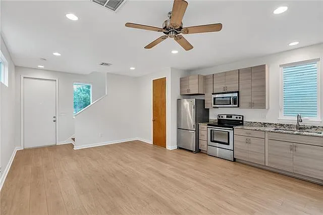 2 bed, 1.5 bath, 2144 sqft, $2,000 — Photo 4