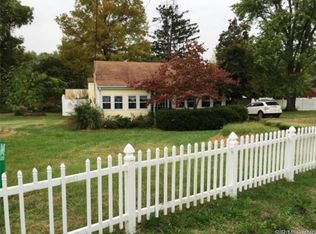 9522 Holy Cross Rd, Fairview Heights, IL 62208