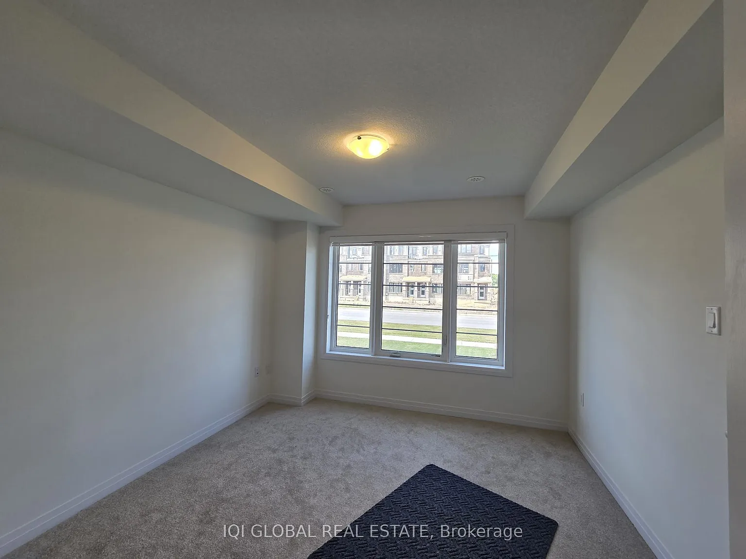4 bed, $2,400 — Photo 4
