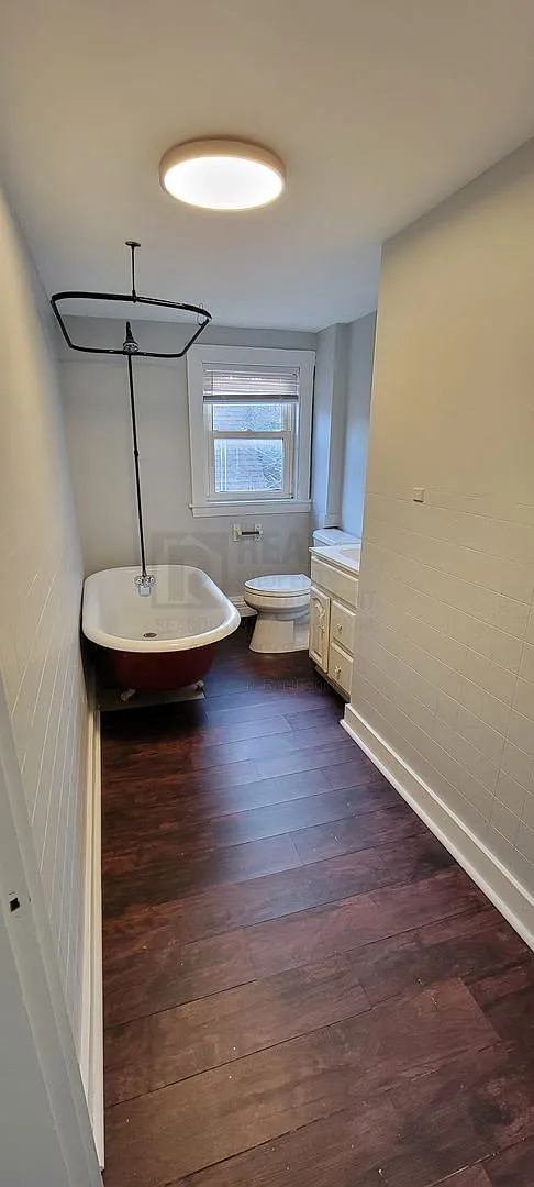 1 bed, 1.0 bath, $1,300 — Photo 4