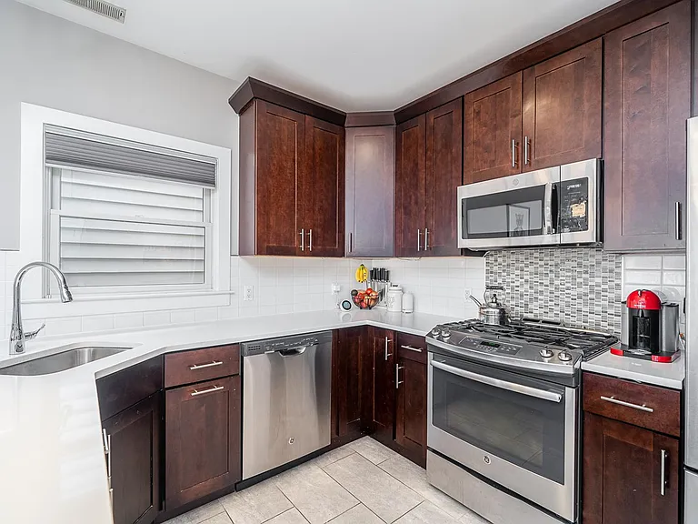 29 Ravine Ave #2 — Photo 7