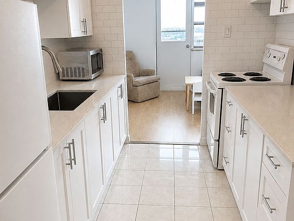 5th image of 5 Frith Rd #1004