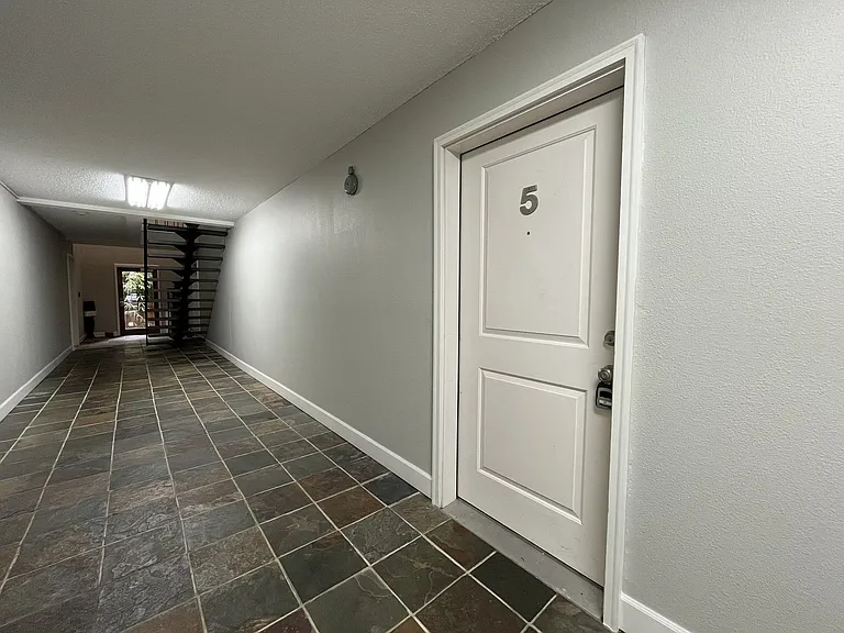15827 NE Glisan St #5 — Photo 1