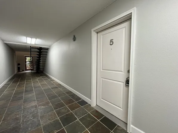 15827 NE Glisan St #5, Portland, OR 97230