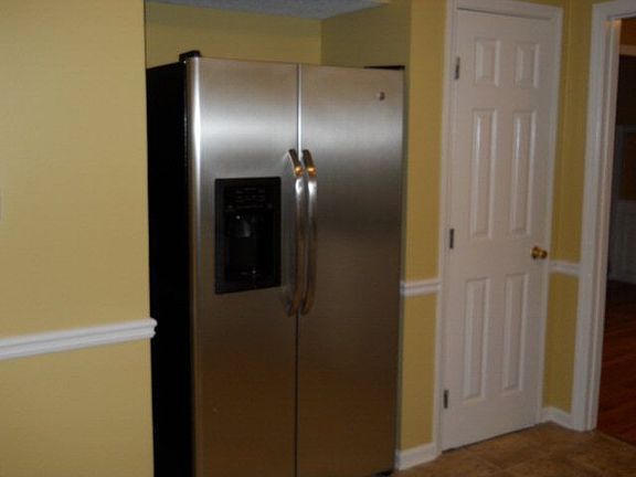 5th image of 225 Creekview Cir