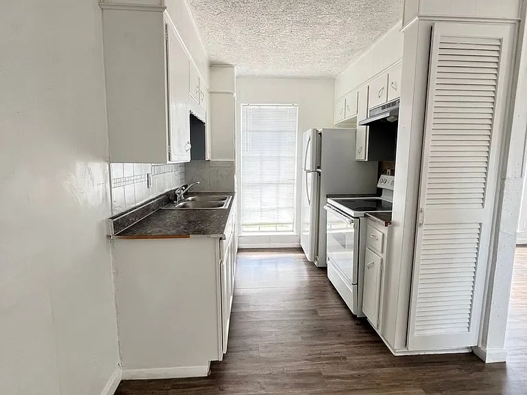 Eastgate Apartments — Photo 5