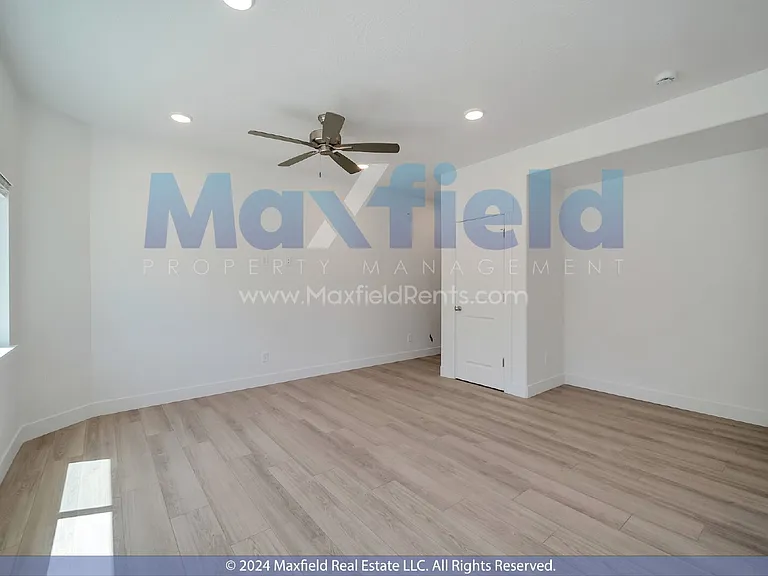 1592 N 1950 E — Photo 13