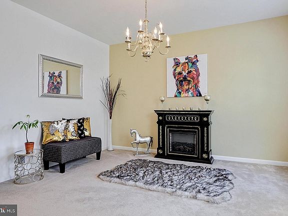 4th image of 23246 Foxglove St