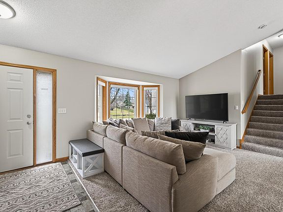 2nd image of 600 3rd St SW