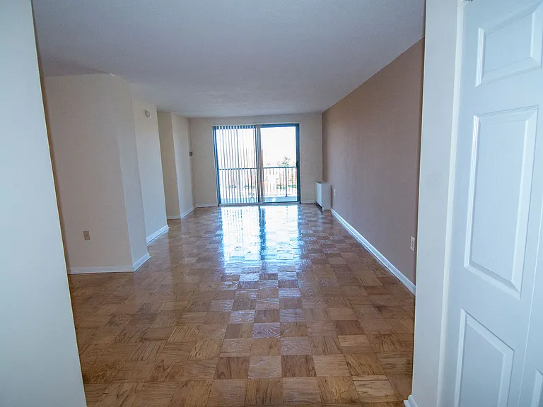 Steward Tower Apartments — Photo 43