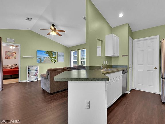 4th image of 2904 NE 7th Pl